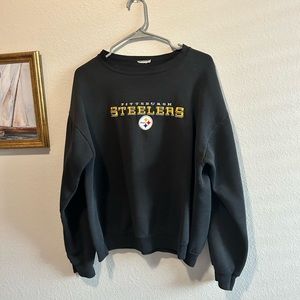 Vintage thrifted Steelers crewneck.